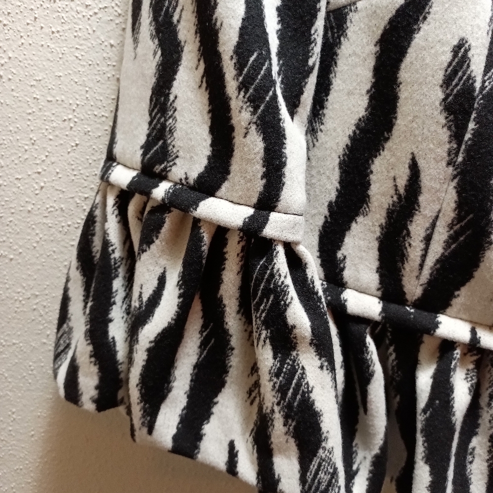 Etcetera Women's Animal Print Coat Size 4 NWOT - Picture 4 of 6